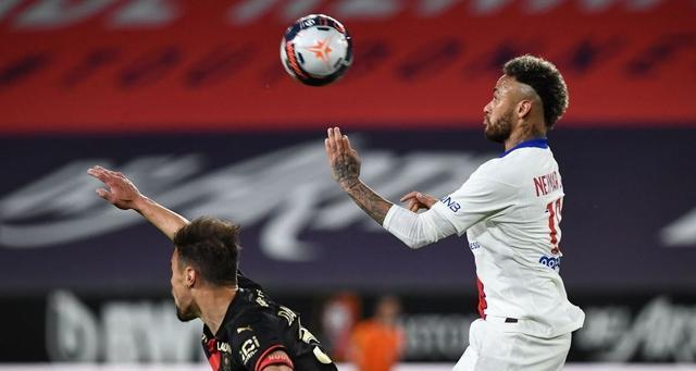 乐竞体育官方网站- 恩波利铁卫染红离场，少打一人憾平蒙扎  